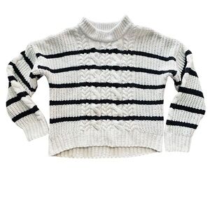 Abercrombie kids Girls 11/12 white and Navy Striped Cable Knit Crew Neck